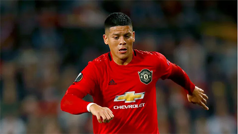 Cựu hậu vệ MU đấm vỡ mồm đối thủ